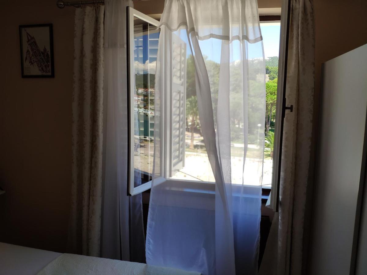 Hotel Rab-Centar à Rab Town Extérieur photo
