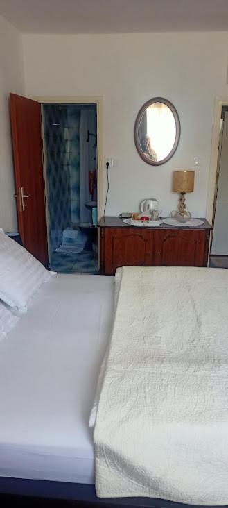Hotel Rab-Centar à Rab Town Extérieur photo